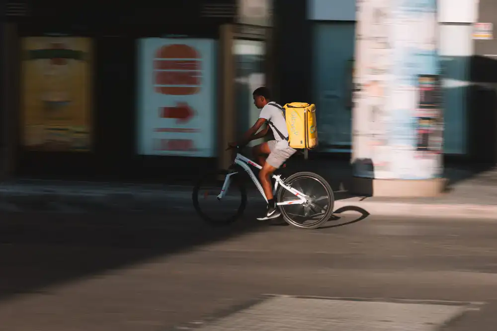 Express courier cycling quickly